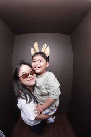 پرامپت سه‌بعدی با چت جی پی تی GPT Image : Transform the uploaded photo into a cute… - تصویر 2، ساخته‌شده با چت جی پی تی GPT…