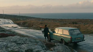 پرامپت استوری‌بورد با میدجرنی: Naturalistic cinematic road movie still, 16:9… - تصویر 4، ساخته‌شده با میدجرنی