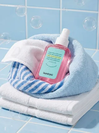 پرامپت محصول با چت جی پی تی GPT Image : A translucent pink facial mist spray bottle… - ساخته‌شده با چت جی پی تی GPT Image