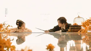 پرامپت عکاسی با چت جی پی تی GPT Image : 围绕任意主题对象生成一张清透、明亮、带镜像惊喜的摄影感视觉：画面上方保留大面积高明度留白场，空… - تصویر 3، ساخته‌شده با چت جی پی…