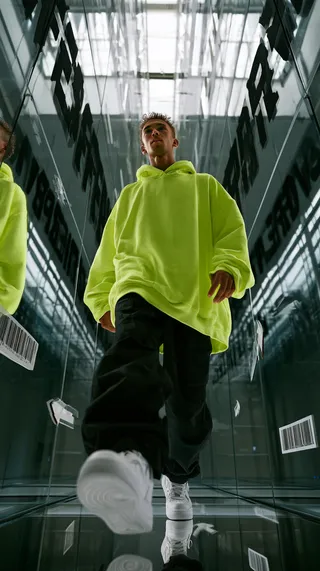 پرامپت عکاسی با میدجرنی: Create a premium vertical 9:16 streetwear… - تصویر 4، ساخته‌شده با میدجرنی