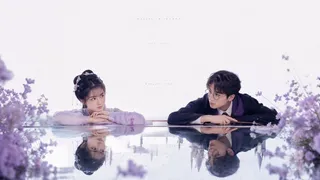 پرامپت عکاسی با چت جی پی تی GPT Image : 围绕任意主题对象生成一张清透、明亮、带镜像惊喜的摄影感视觉：画面上方保留大面积高明度留白场，空… - تصویر 2، ساخته‌شده با چت جی پی…