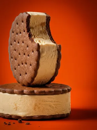 پرامپت لوگو با چت جی پی تی GPT Image : "A studio food still-life of two chocolate… - تصویر 2، ساخته‌شده با چت جی پی تی GPT…