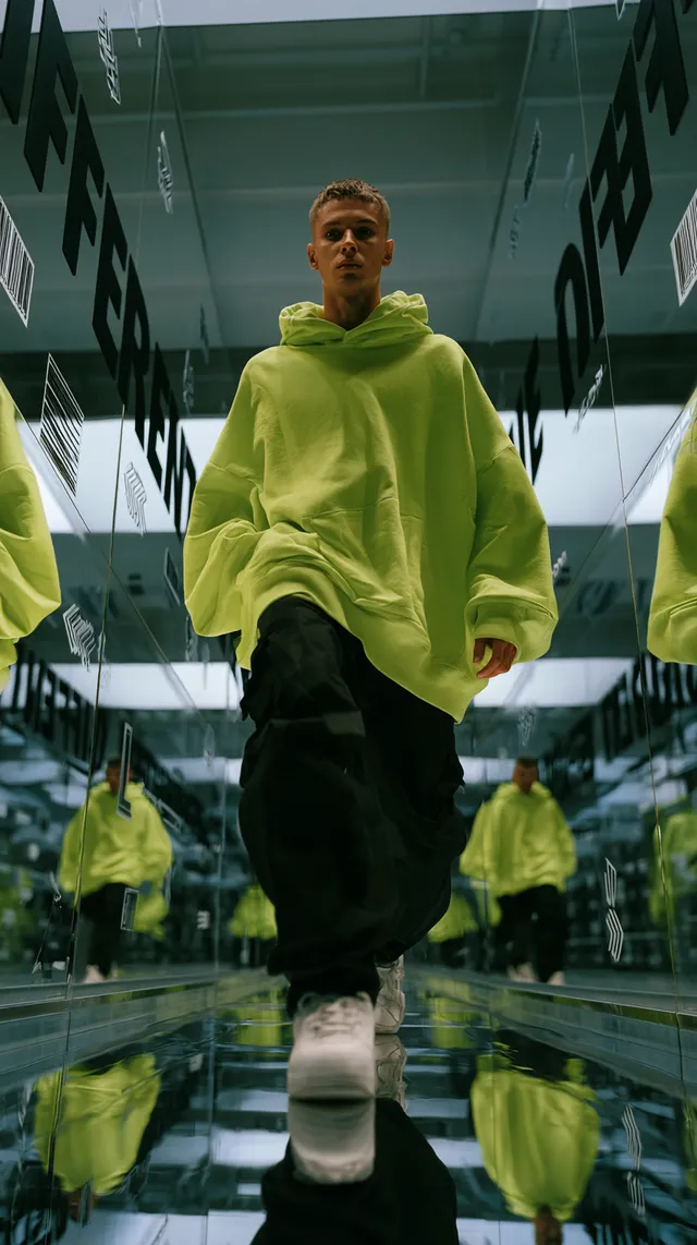 پرامپت عکاسی با میدجرنی: Create a premium vertical 9:16 streetwear… - تصویر 3، ساخته‌شده با میدجرنی