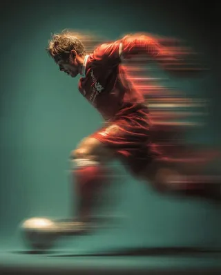 پرامپت عکاسی با نانو بنانا جمینای : Panning shot of a mysterious soccer player in… - ساخته‌شده با نانو بنانا جمینای