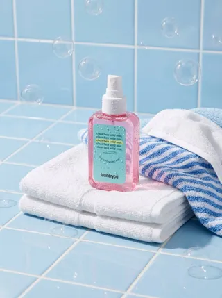 پرامپت محصول با چت جی پی تی GPT Image : A translucent pink facial mist spray bottle… - تصویر 2، ساخته‌شده با چت جی پی تی…