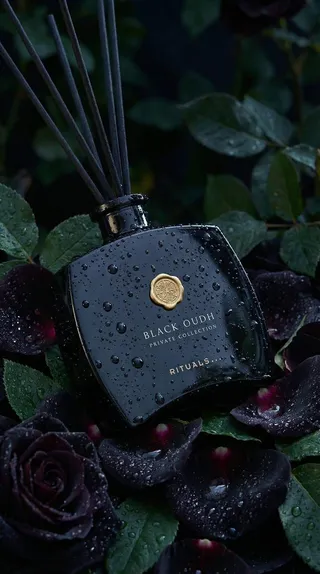 پرامپت محصول با نانو بنانا جمینای : Ultra-realistic luxury product photography of… - ساخته‌شده با نانو بنانا جمینای
