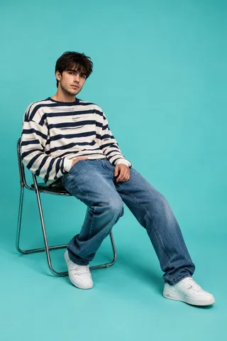 پرامپت عکاسی با چت جی پی تی GPT Image : 2:3 vertical menswear editorial, young male… - تصویر 2، ساخته‌شده با چت جی پی تی…